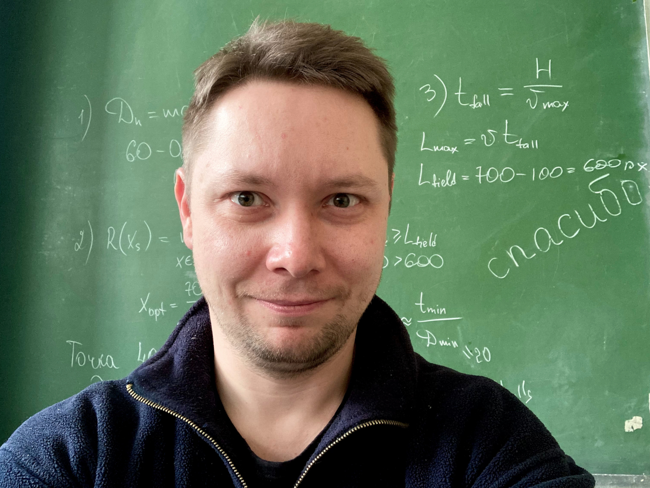 Михаил — преподаватель физики и программирования